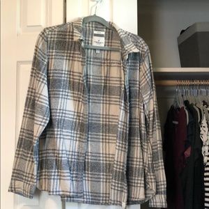 American Eagle grey and white flannel